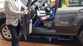 Bundesinnungsmeister Wilhelm Hülsdonk (links) mit seinem Auszubildenden Patrick Götze. (Bild: ZDK)