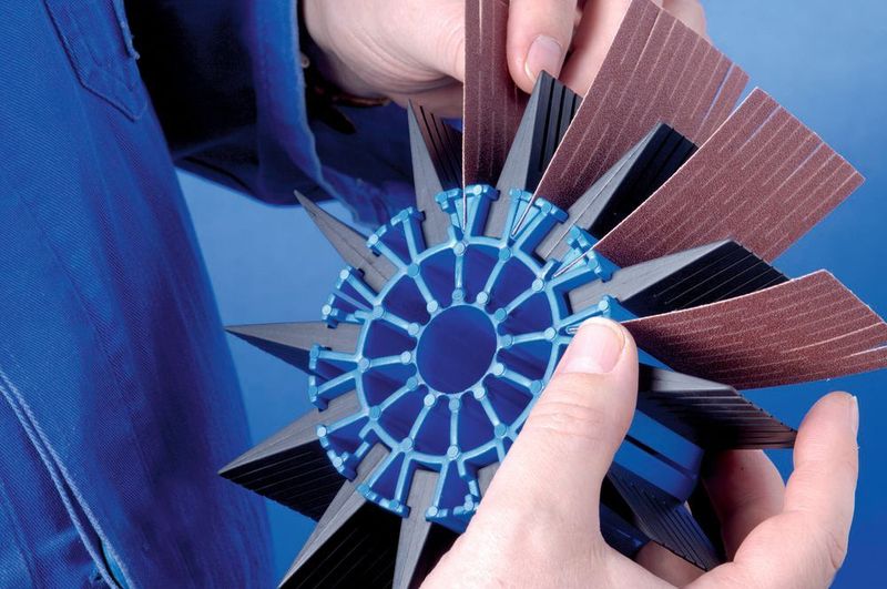 Schnelles und einfaches Austauchen der Schleif- und Stützlamellen. (Bild: Pferd)