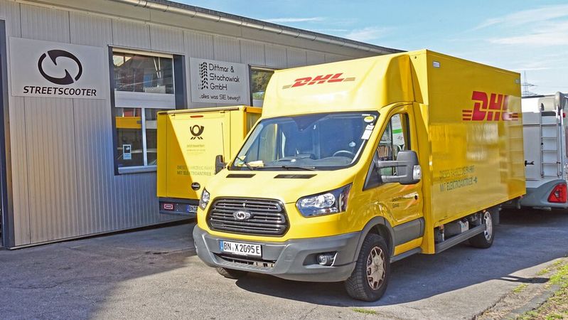 Die freie Werkstatt Dittmar & Stachowiak aus Bochum betreut seit fast einem Jahrzehnt elektrische Zustellfahrzeuge von der Post.(Bild:  Schreiner – »kfz-betrieb«)
