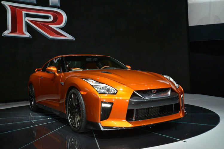 Auch Nissan will mit PS punkten und hat den GT-R nicht nur optisch aggressiver gemacht. Unter der Haube lauern auch 20 PS mehr als bisher. (Foto: Newspress)