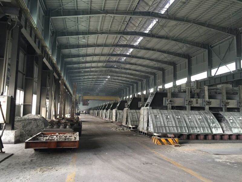 Das Bild zeigt das Aluminiumwerk Qinghai in China. Pfannenberg hat für die anspruchsvolle Umgebung eine spezielle Rückkühlungslösung für den Gießereikran entwickelt. (Pfannenberg)
