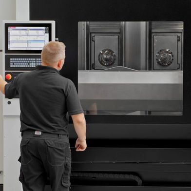 Dank zwei Spindeln mit unabhängigen Dreiachs-Einheiten wird die BF 12-21D auch Produktionslinien mit hohen Fertigungsvolumina gerecht. (Bild: SW)