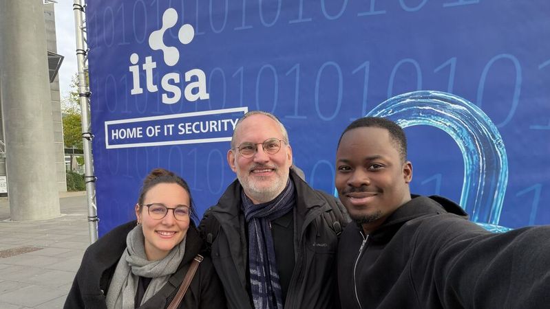 Die Redaktion von Security-Insider startet heute in die it-sa in Nürnberg. Wir freuen uns auf interessante Gespräche, alte Bekannte und neue Kontakte.(Bild:  Security-Insider)