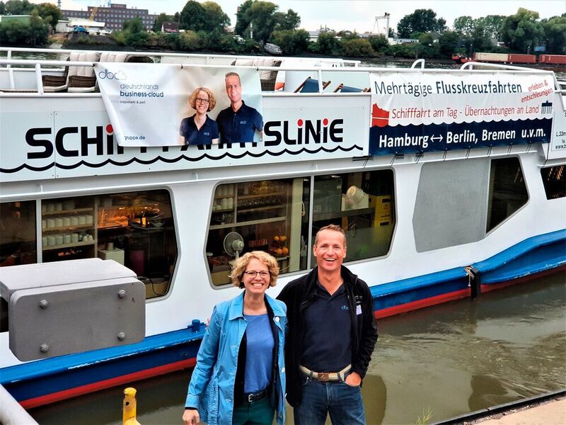Schiff ahoi: Stephanie Pelch und Harald Bootz warten auf die Passagiere. (dbc)