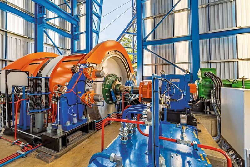 Die von den Bergbauspezialisten der südafrikanischen Tech Edge Group konzipierte Winde ist mit zwei Seiltrommeln ausgestattet, die helfen, eine Distanz von bis zu 715 Metern in der Vertikalen überwinden. (KTR)