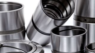 Die GGB-SHB-Gleitlager sind als zylindrische Buchsen, Bundbuchsen und in Sonderkonfigurationen erhältlich. (GGB Bearings)