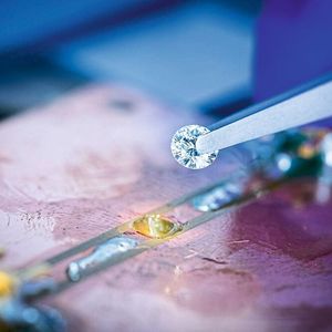 Künstlicher Diamant, wie er in den Quantenwissenschaften zum Einsatz kommt
