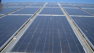 Die Rivtac Technologie wird genutzt, um die Solarkollektorrahmen aus Aluminium zu fügen. Bild: pixelio.de/R.B. (Archiv: Vogel Business Media)