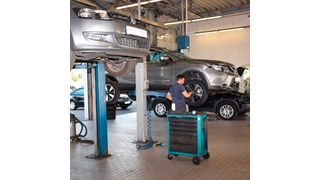 Die steigende Komplexität von Modellen unterschiedlicher Marken macht freien Werkstätten das Leben schwer. (Bild: Rubbel/»kfz-betrieb«)