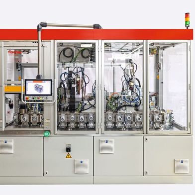Der neue Montageautomat von Fischer Sondermaschinenbau bietet eine prozessoptimierte und qualitätsorientierte Fertigung von Vega-Sensorgehäusen. (Bild: Fischer Sondermaschinenbau)