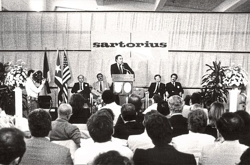 1982: The opening of the membrane filter production facility in Puerto Rico is a milestone for the company. From there, the company directly serves the U.S. market. (Sartorius)