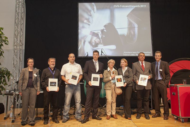 Gewinner des DVS-Fotowettbewerbs 2011 und Jurymitglieder bei der Preisverleihung während des DVS Congress 2011 in Hamburg  (Bild: DVS)