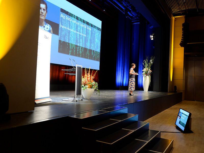 Welch große Bedeutung Big Data bei der digitalen Transformation spielen erläuterte Eva Maria Bieda, Principal Change Manager, Roche Pharmaceuticals, in ihrem Praxis-Case „Big data versus useful data“. (bvik / setphoto Thomas R. Schumann)