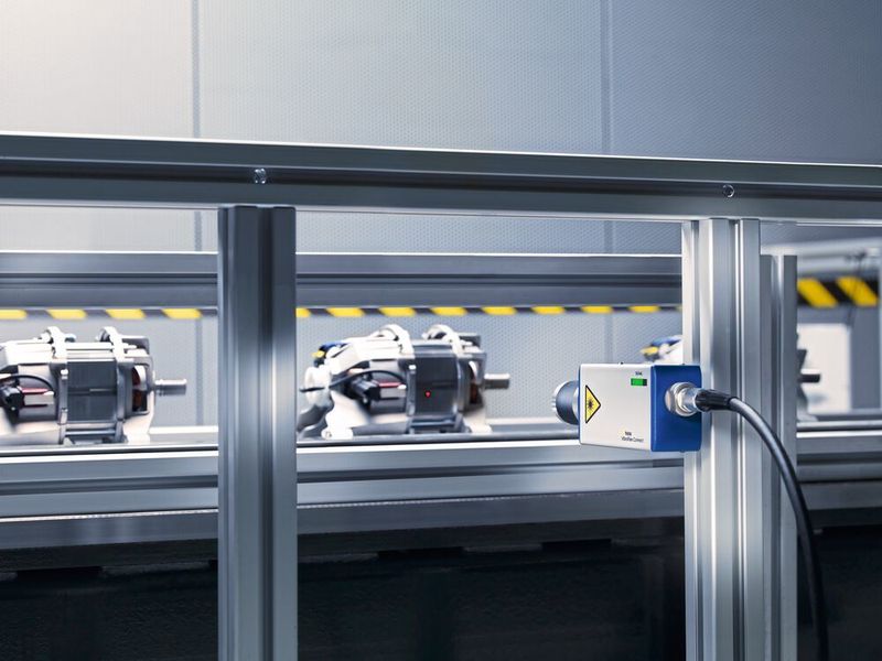 In der Fertigung: Das Laservibrometer Vibroflex Compact misst Schwingungen bei engen Platzverhältnissen.  (Polytec)