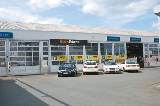 Seit Kurzem ist die Nürnberger Daimler-Niederlassung auch „Truck-Works“-Systempartner und kann ihren Kunden dadurch noch umfangreichere Serviceleistungen bieten. (Archiv: Vogel Business Media)