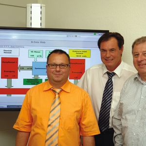 The decision-makers at InfraTec Duisburg are pleased with the many new options such as energy efficiency visualization in the energy management system. (f.l.) Thomas Nahogyil, responsible for maintenance planning and energy management, Harald Oehlandt, head of supply and logistics, Norbert Welz, responsible for the planning of energy management and open- and closed-loop control.