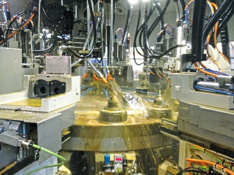 Innenansicht der Imoberdorf-Rundtaktmaschine: bei der Konzeption der Maschine war die Rüstfreundlichkeit ein entscheidendes Kriterium im Lastenheft bei Winkhaus. (Winkhaus)