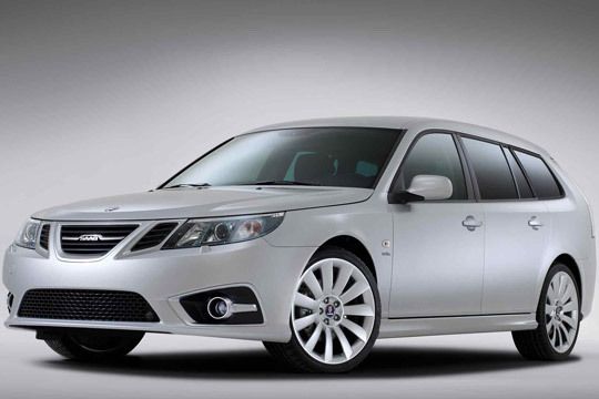 Saab hat auch seine kurz vor der Ablösung stehende Modellreihe 9-3 noch einmal angefasst und einiges verändert. Die Sportlimousine und der Sportcombi sollen ab 2011 ausschließlich in der neuen Ausstattungslinie Griffin angeboten werden. (Archiv: Vogel Business Media)