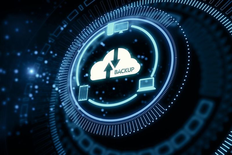 Ein Device-and-Update-Management ist ein wichtiger Baustein einer durchgängigen Security-Strategie. (Bild: © Who is Danny – stock.adobe.com)