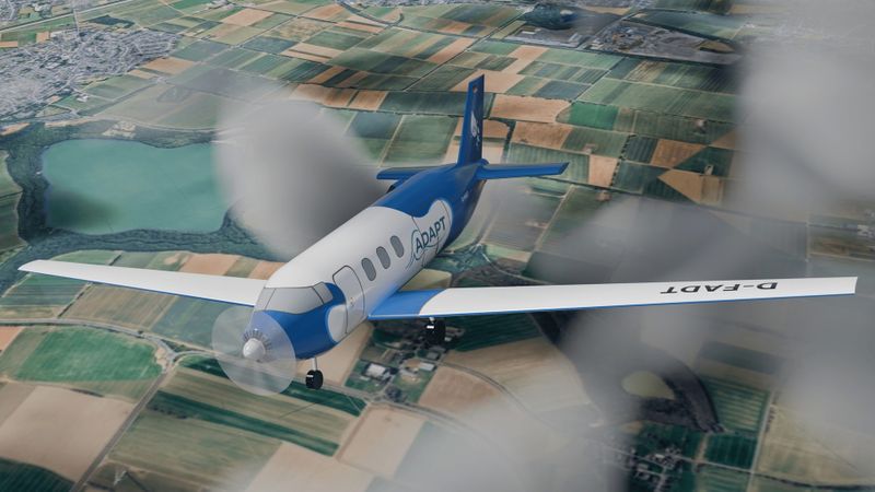 A.D.A.P.T. (Adaptive Demonstrator for Advanced Propulsion Technologies) der HAW Hamburg ist eine modulare Flugtestplattform zur experimentellen Untersuchung wasserstoff-elektrischer Antriebstechnologien und des Verhaltens von LH₂-Systemen unter realen Flugbedingungen. Das Konzept kombiniert einen gemeinsamen, instrumentierten Rumpf mit austauschbaren Energieumwandlungssystemen (PEM-Brennstoffzelle und LH₂-Turbogenerator) sowie unterschiedlichen Flügelkonfigurationen (HAR und DEP), wodurch Antriebs- und aeropropulsive Effekte gezielt isoliert untersucht werden können.  (Bild: HAW Hamburg/A.D.A.P.T.)