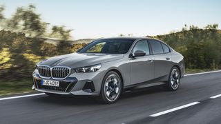 BMW will die neue 5er-Serie ab Januar 2025 in China serienmäßig mit der V2X-Technik ausstatten. (Bild: BMW)