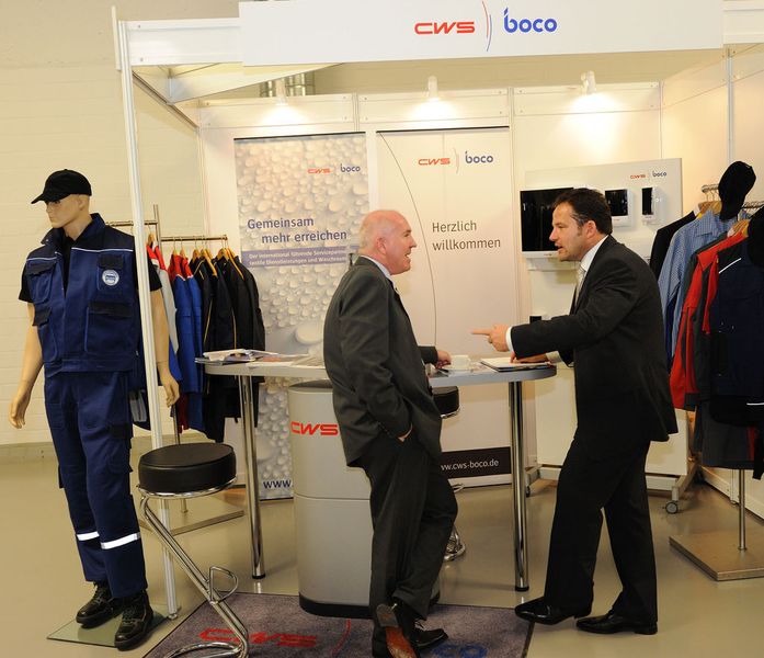 Frisch gestylt: Die CWS-Boco Deutschland GmbH zeigte ihre neueste Kollektion. Die für das Kfz-Gewerbe entworfenen Arbeitsanzüge tragen grundsätzlich das Kfz-Meisterbetrieb-Abzeichen auf der Jackentasche. Darüber hinaus enthält die Kollektion interessante Features, wie die abgeschirmte Handy-Tasche. (Archiv: Vogel Business Media)