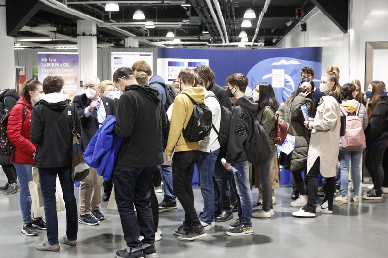 Die Messe war mit insgesamt 400 Besuchern über den Tag gut gefüllt.    Mehr Infos zu den kommenden LAB-SUPPLY-Messen finden Sie auf www.lab-supply.info.  (LABORPRAXIS, C. Lüttmann)