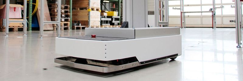 Ziel des Kooperationsprojekts ist ein Prototyp eines sehr günstigen und flexiblen fahrerlosen Transportsystems (FTS), das schnell einsatzbereit ist. Dadurch werden die Anschaffungskosten stark sinken. (Bild:  IPH)