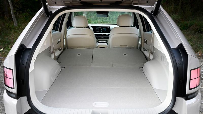 Der Laderaum fällt sehr groß aus. (Bild: Hyundai)