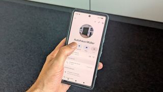 Ist die Digitalisierung gescheitert? Zwei Drittel der Kunden rufen an, und viele andere kommen gleich persönlich ins Autohaus. (Bild: Simon – VCG)