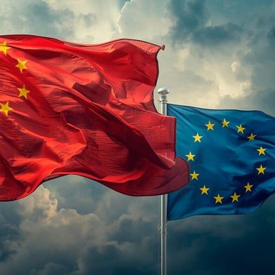 China kritisiert EU-Pläne, Anbieter von Netzwerktechnik wegen Sicherheitsbedenken auszuschließen. Das verletze die Regeln des fairen Wettbewerbs. (Bild: Canva / KI-generiert)