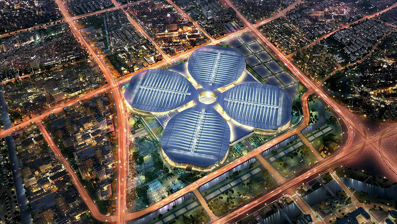 Oltre 4.900 espositori su una superficie espositiva di circa 390.000 m²: quest’anno la Chinaplas 2026 si terrà dal 21 al 24 aprile presso il National Exhibition and Convention Center (NECC) di Shanghai.(Bild:  NECC)