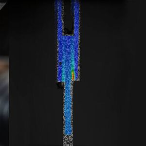 Mischverbindung aus GFK und Aluminium in Form einer geklebten doppelt überlappten Zug-Scher-Probe. Links: Mechanische Prüfung mit optischer Dehnungsmessung anhand eines schwarz-weiß Musters. Mitte: Farblicher Spannungsverlauf einer Momentaufnahme. Rechts: Spannungsdarstellung der Fügeverbindung im Simulationstool PAM-Crash.