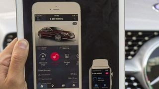 Die digitale Vernetzung mit den Kunden, wie beim Programm „Mercedes me“, wird für die Automobilhersteller immer wichtiger. (Foto: Daimler)