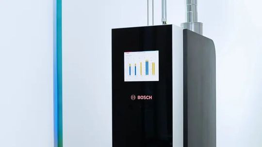Stationäre Festoxid-Brennstoffzellen (Sofc), wie diese hier von Bosch, können mit Erdgas, Biogas, Methanol, Wasserstoff oder auch Ammoniak betrieben werden. Auch ein Mix dieser Energieträger ist nutzbar. Stationäre Festoxid-Brennstoffzellen (Sofc), wie diese hier von Bosch, können mit Erdgas, Biogas, Methanol, Wasserstoff oder auch Ammoniak betrieben werden. Auch ein Mix dieser Energieträger ist nutzbar.