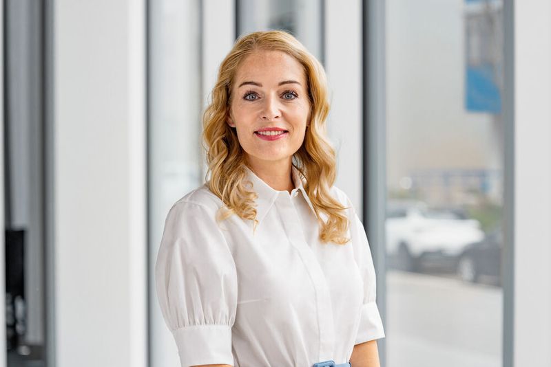 Sandra Genge, eine Enkelin des Firmengründers, ist neue stellvertretende Vorsitzende des Familienrats, des wichtigsten Bindeglieds zwischen Gesellschafterfamilie und Familienunternehmen.  (Bild: www.andreasmader.ch / E+H)