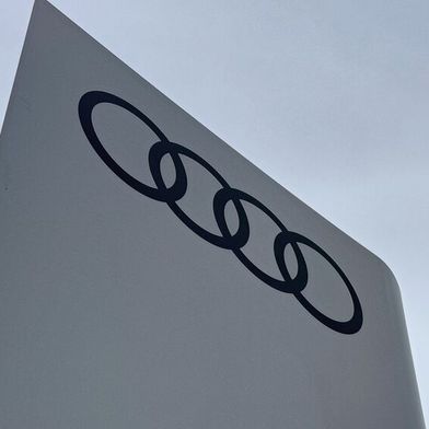 Abstriche bei Loyalitäts- und Eroberungsbonus sowie Streichung des Digital-Business-Bonus: Audi will 2026 die variable Vergütung seiner Händler kürzen – allerdings anders als bisher kommuniziert. (Bild: Achter – VCG)