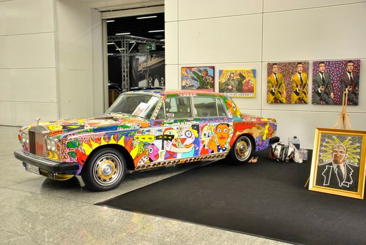 Eyecatcher heißen nicht um sonst so. An so einem Rolls Royce bleibt selbst auf einer Oldtimermesse eigentlich jeder hängen. (Bild: Dominsky)