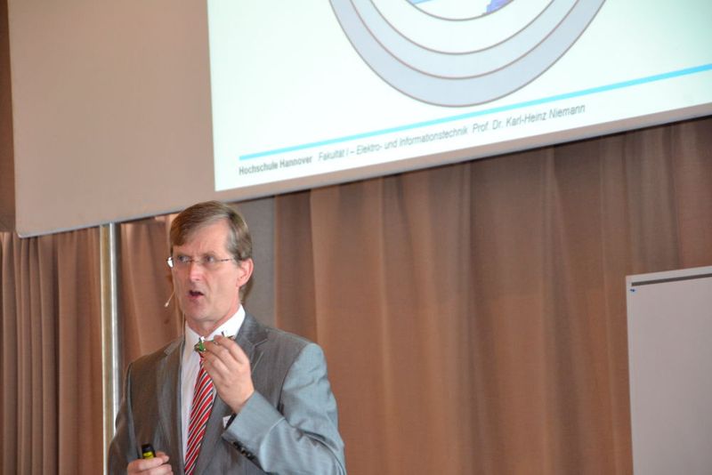Prof. Dr. Karl-Heinz Niemann, FH Hannover referierte über Cyper Security and Safety – Aspekte in der Prozessindustrie. (Anke-Geipel-Kern)
