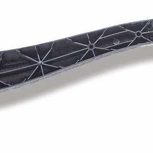 Durch das Umspritzen endlosfaserverstärkter Thermoplast-Einleger (Organobleche) entsteht mithilfe des Langfaser-Direktspritzgießens ein hochfestes und stabiles Compositebauteil, das bei einer Länge von über 500 mm nur 200 g wiegt.