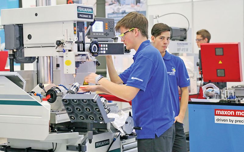 Schweizer Meister 2016 gesucht: Von Dienstagmorgen bis Donnerstagabend wurden auf der Swisstech die Industry­skills der besten Polymechaniker ausgetragen. (Anne Richter, SMM)