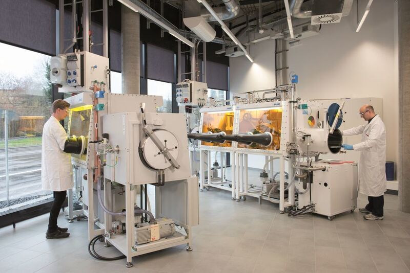 Das Bild zeigt die Batteriemanufaktur im Fraunhofer-Forschungs- und Entwicklungszentrum Elektromobilität Bayern. (Bild: K. Dobberke/Fraunhofer ISC)