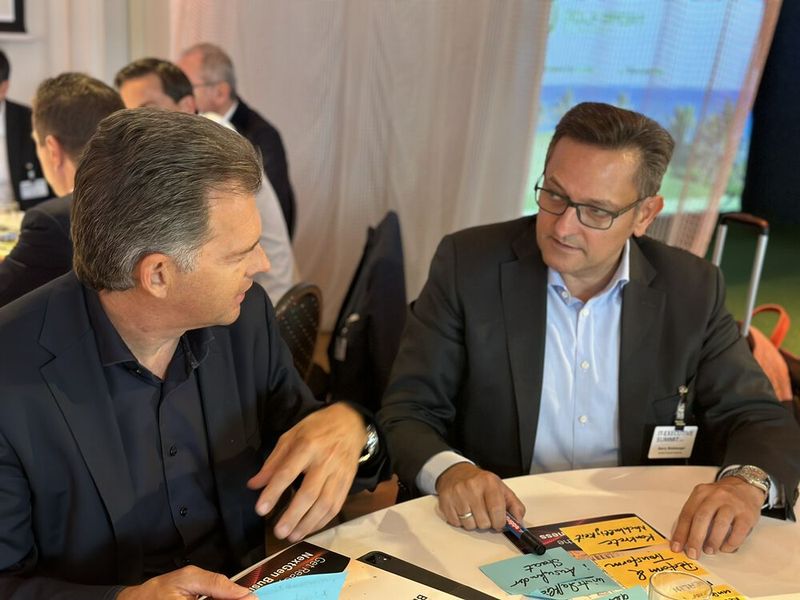 Günther Schiller von ACP (l.) und Gerry Steinberger von HPE (Bild: Vogel IT-Akademie)