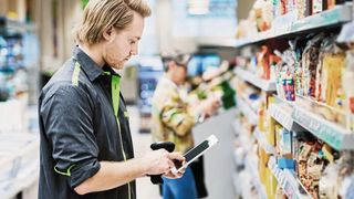 Pickprozess im Rahmen des In-Store-Fulfillments. (Bild: Tom Werner/DigitalVision)