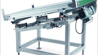 Die Durchlaufwaage CWL Eco-Flexx lässt sich bis 20° schrägstellen. (Bild: Bizerba)