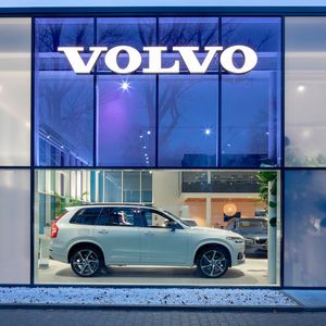(Volvo)