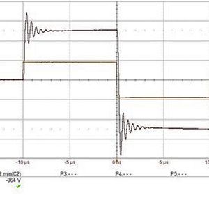Bipolar 10 µs / ±600 V pulse (Generator Signal / Transformer Output) with 10kΩ load.(Bild:  Dr. Hubert GmbH)