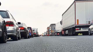 0113930567 (Bild: Stau / Dennis Schmid
 / CC BY-SA 2.0)