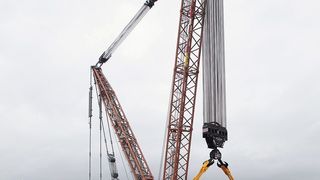 Liebherr-Raupenkran LR 13000 erschließt mit 3.000 Tonnen maximaler Traglast eine neue Dimension. (Schlegel)