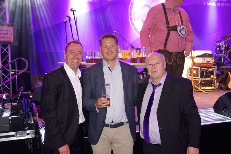 Dirk Bürger, Samsung, mit Tom Knicker und Siegbert Wortmann. (Bild: IT-BUSINESS)